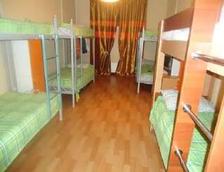 Гостиница Hostel Dom Новосибирск Спальное место на двухъярусной кровати в общем номере для мужчин и женщин-1