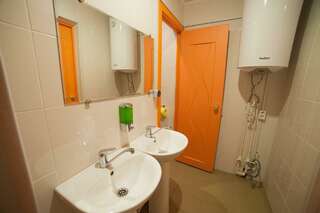 Гостиница Hostel Dom Новосибирск Кровать в 8-местном общем женском номере-2