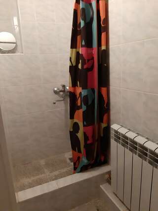 Гостиница Hostel Dom Новосибирск Cемейный номер с собственной ванной комнатой-3